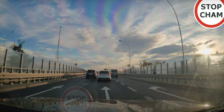 Niebezpieczna jazda forda we Wrocławiu. Było blisko! [WIDEO]