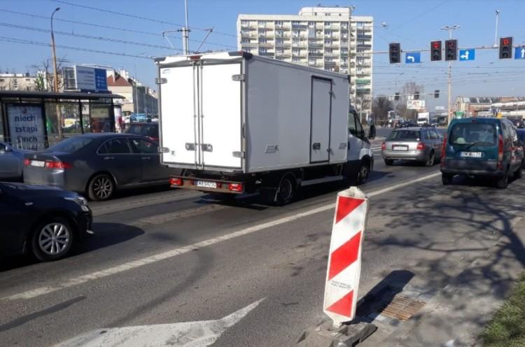 Drogowcy zamknęli częściowo aleję Hallera