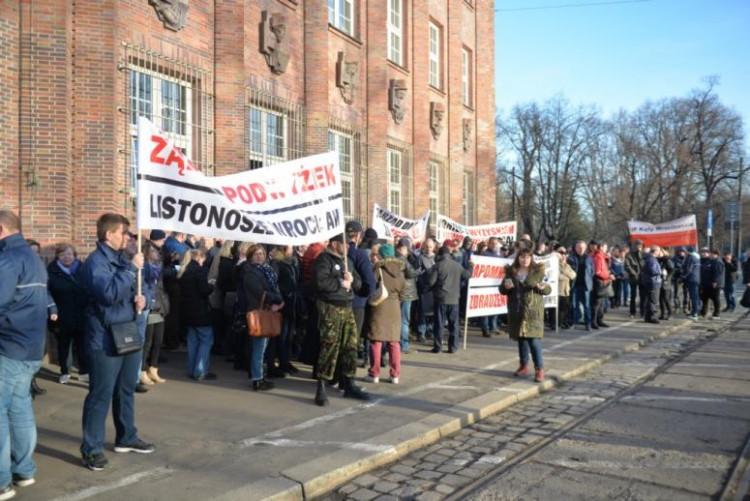 Wrocławscy listonosze będą protestować w mikołajki. Domagają się tysiąca złotych podwyżki i premii świątecznej