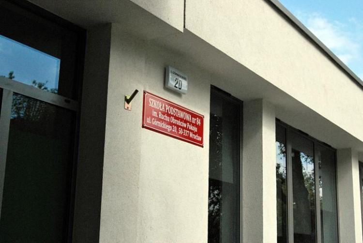 Pierwszy dzień pracy szkół po kwarantannie. Ile dzieci we Wrocławiu poszło na zajęcia?