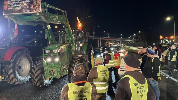Rolnicy: Blokada Wrocławia i wschodniej obwodnicy bez przerwy przez 10 dni i nocy