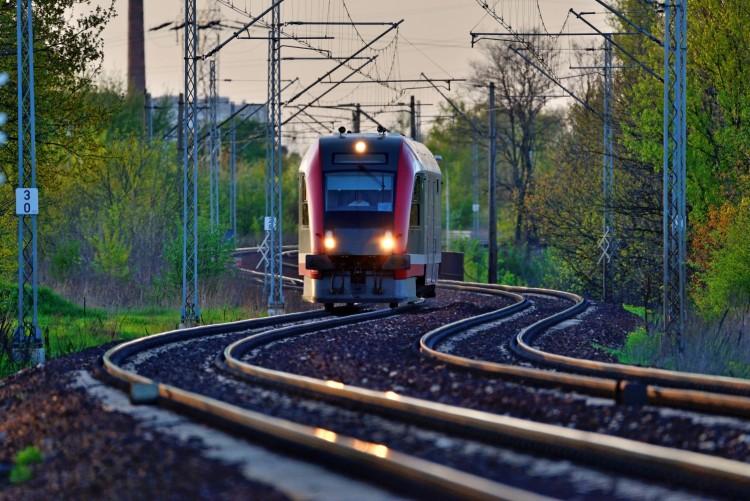 Opóźnienia pociągów na trasie Wrocław - Legnica. Ktoś próbował ukraść sieć trakcyjną