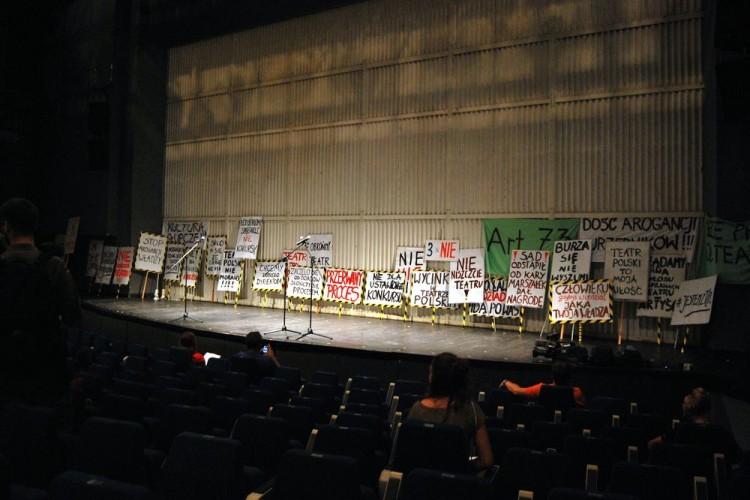 Zespół Teatru Polskiego: nasz protest nie ma barw partyjnych