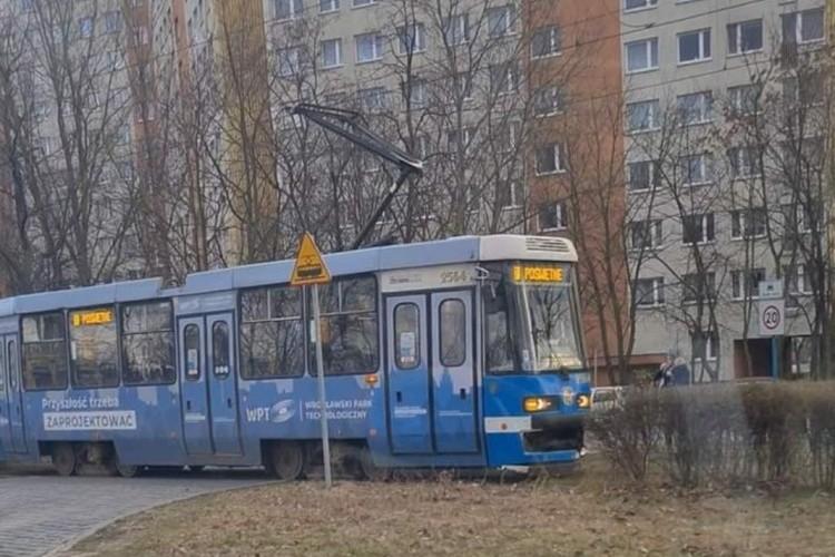 Tramwaje wracają na Żmigrodzką po serii awarii torowiska