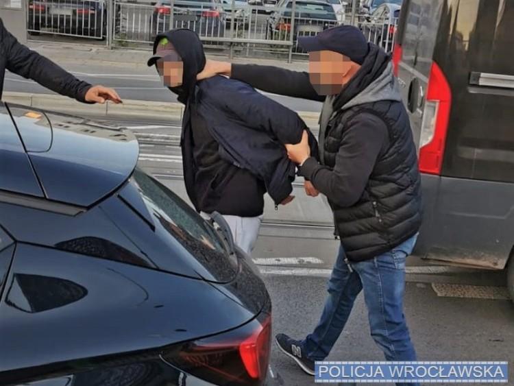 25-letni sprawca rozboju uciekał na hulajnodze. To jego nie pierwszy napad we Wrocławiu