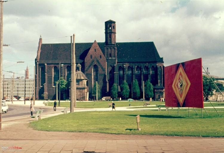 Tak wyglądało centrum Wrocławia 50 lat temu. Te zdjęcia robią wrażenie!