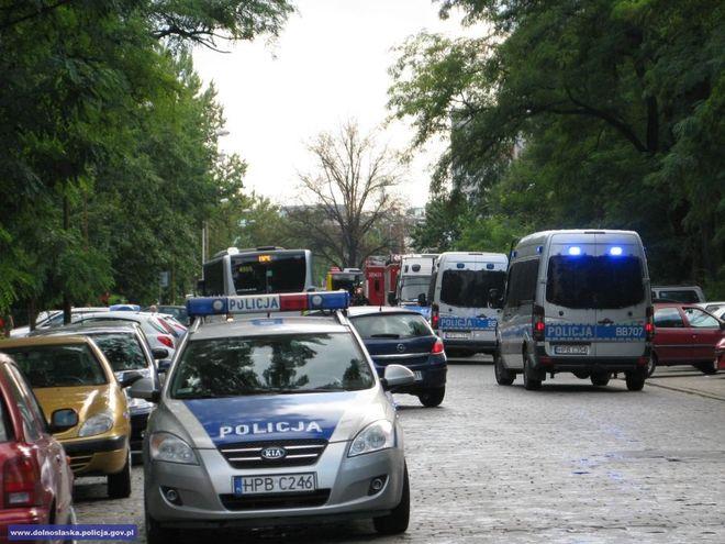 Ewakuowano 3500 osób z jednej z galerii handlowych w centrum Wrocławia. Jest zatrzymany za fałszywy alarm bombowy