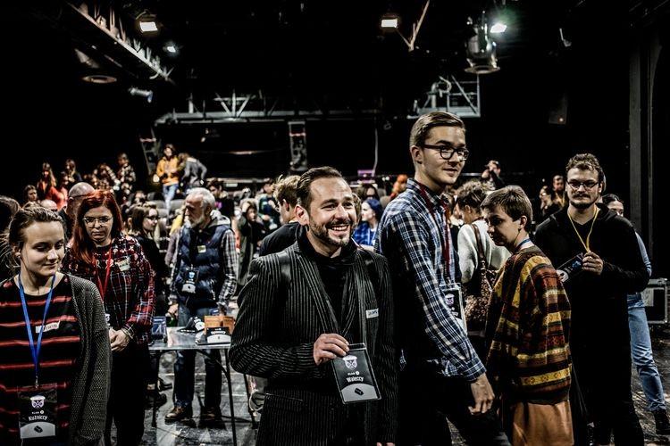 Teatralna symulacja społeczna a kryzys demokracji. Premiera „Księcia” w podziemiu