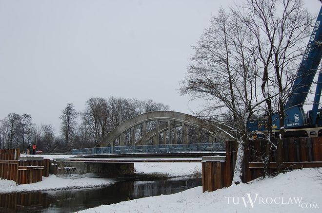 Wprowadzą ruch wahadłowy na wrocławskim moście, bo drogowcy sprawdzą czy konstrukcja jeszcze wytrzyma