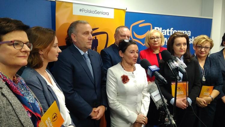 Schetyna we Wrocławiu. PO obiecuje bezpłatne leki dla seniorów i zniesienie podatku od emerytur
