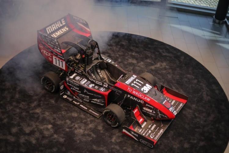 Sukces studentów wrocławskiej Politechniki. Bolid PWR Racing Team na podium zawodów Formuly Student