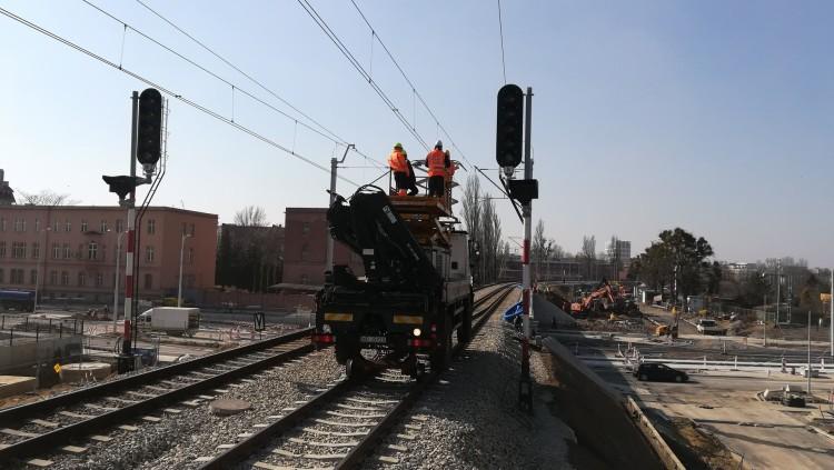 Są postępy w budowie przystanku Wrocław Szczepin i remoncie wiaduktu [ZDJĘCIA]