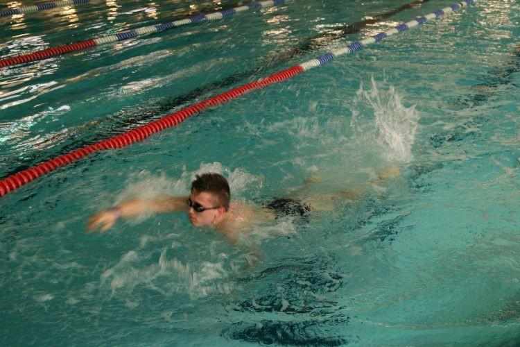 Sportowe emocje i mnóstwo radości na pływalni AWF