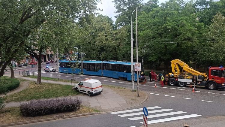 Wrocław: Tramwaj wykoleił się na Trzebnickiej