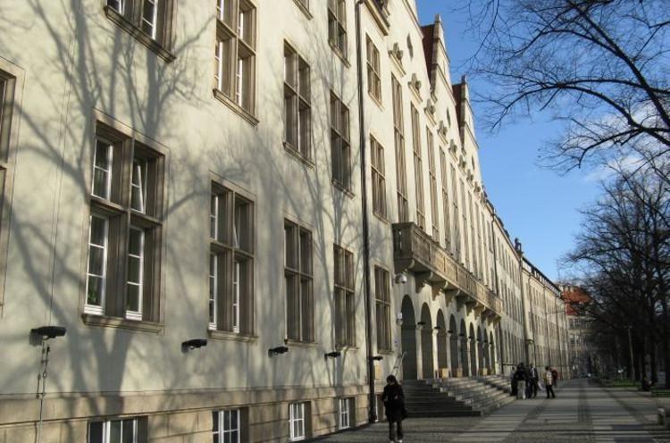 Uczelnie z Wrocławia zawieszają zajęcia dla studentów [LISTA]