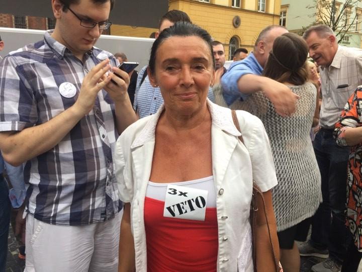 Łańcuch świateł ponownie pod sądem. Protesty także pod domem... Schetyny