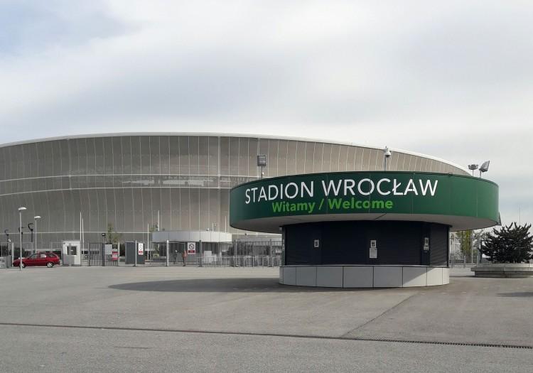 Zmiany w oznakowaniu Stadionu Wrocław. Trudniej będzie się zgubić [ZDJĘCIA]