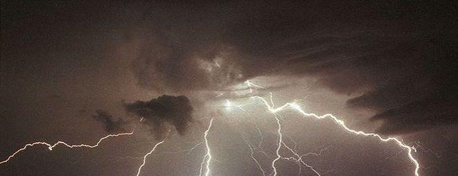 Nad Wrocław nadciągają potężne burze z gradobiciem i silnym wiatrem
