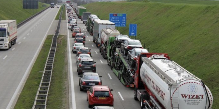 Roboty drogowe na A4. Zablokowany jeden pas ruchu