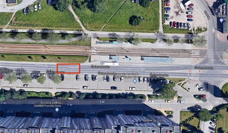 Miasto wyznaczy nowe przejście dla pieszych przy centrum handlowym