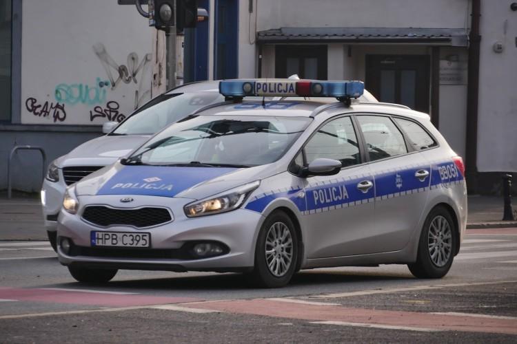 Miał 4 promile i próbował zawrócić, popijając przy tym alkohol