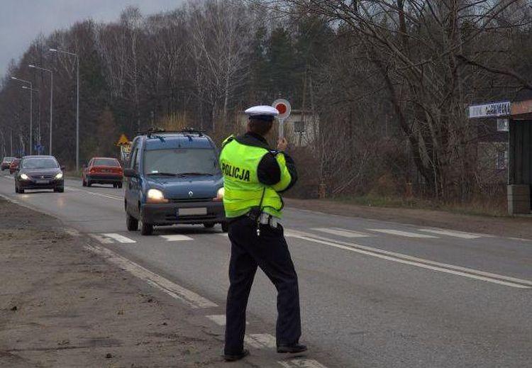 Zbliża się długi weekend. Policja apeluje o ostrożność na drogach