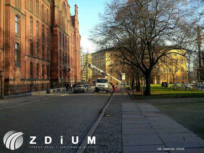 Na Ostrowie Tumskim przybywa płatnych miejsc do parkowania