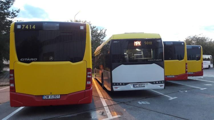 Nowy autobus elektryczny na ulicach Wrocławia. Którą linię obsługuje? [ZDJĘCIA]