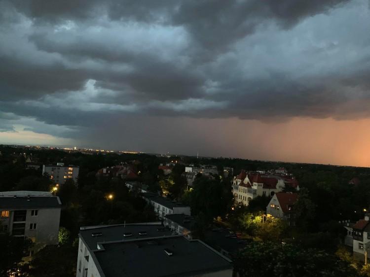 Znów będzie padało i grzmiało nad Wrocławiem. IMGW wydał ostrzeżenie [28.06.2020]