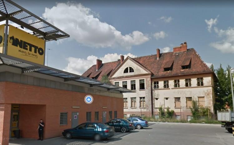 Miasto chce sprzedać dawne kasyno oficerskie. Ale uprzedza: stan alarmowy!