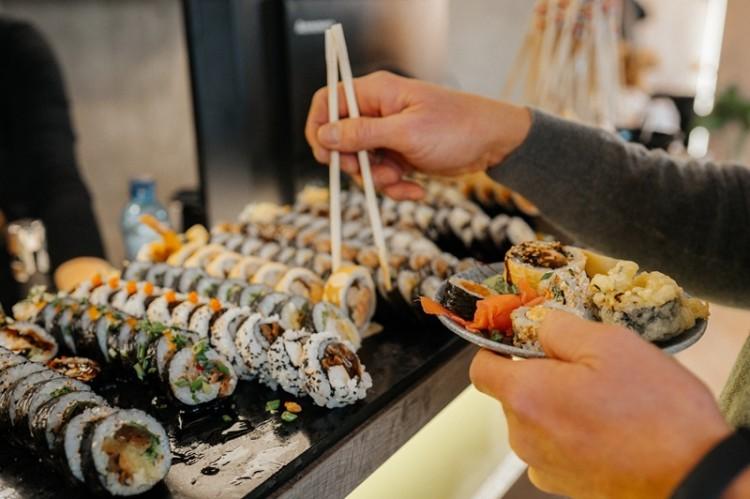 Nowa restauracja sushi na mapie Wrocławia. Czym zaskoczy nas KOKU Sushi?