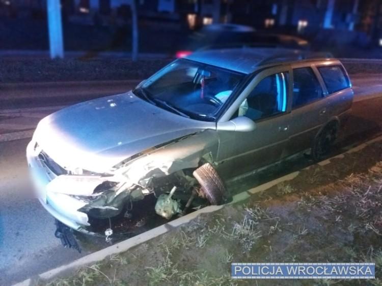 Kolizja pod oknami komendy. Kierowca był kompletnie pijany
