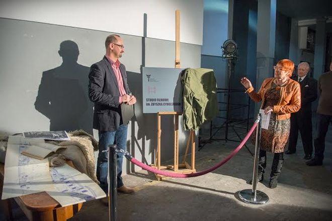 Studio filmowe „A” we Wrocławiu ma imię Zbyszka Cybulskiego. Do podziwiania są też kostiumy i sprzęt filmowy