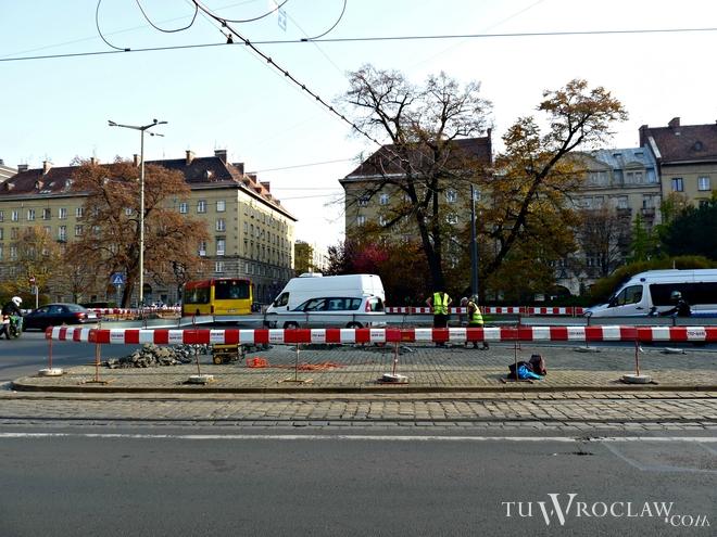 Pierwsze opóźnienia przy budowie świateł na placu Kościuszki. Weszli tam archeolodzy
