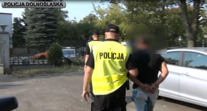 Uprowadził kobietę z małym dzieckiem i uciekał autostradą. Wpadł na bramkach pod Wrocławiem