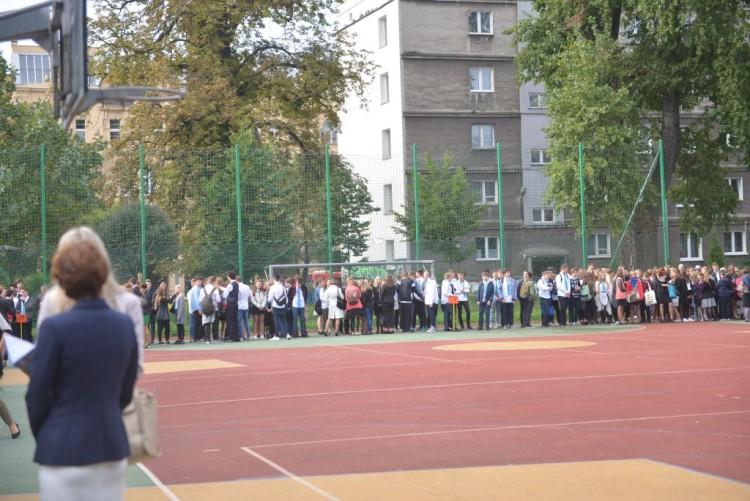 Nowy rok szkolny rozpoczęty. Wchodzi reforma edukacji [ZDJĘCIA]