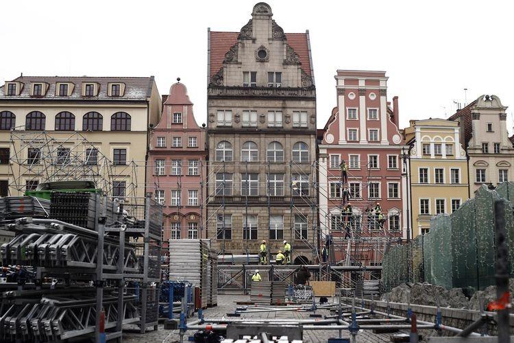 W Rynku powstaje scena sylwestrowa. Jej częścią będzie fontanna [ZDJĘCIA]