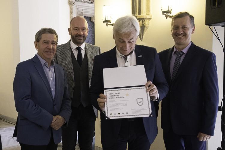 Wrocławski Certyfikat Bezpieczeństwa. Wyróżnienia dla spółdzielni, wspólnot i szkoły