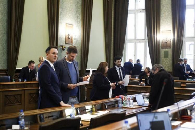 Kolejne przetasowanie w radzie miejskiej. Trzech radnych zakłada osobny klub
