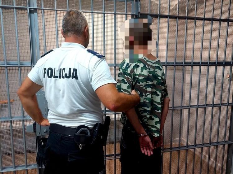 Zamienił życie matki w koszmar. Agresywny 21-latek zatrzymany