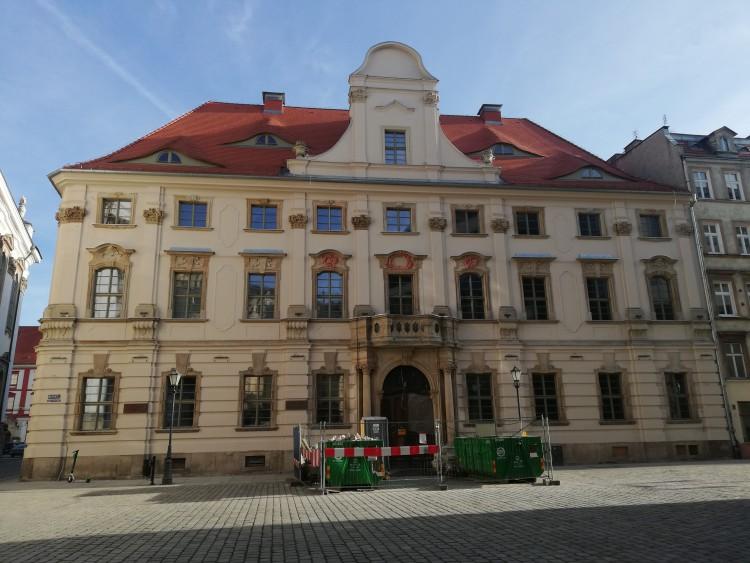 Wrocław: kończy się remont zabytkowego budynku UWr [ZDJĘCIA]