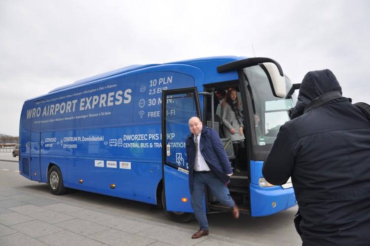 Autobusy Wro Airport Express już kursują. Z PKS na lotnisko w pół godziny [ZDJĘCIA]