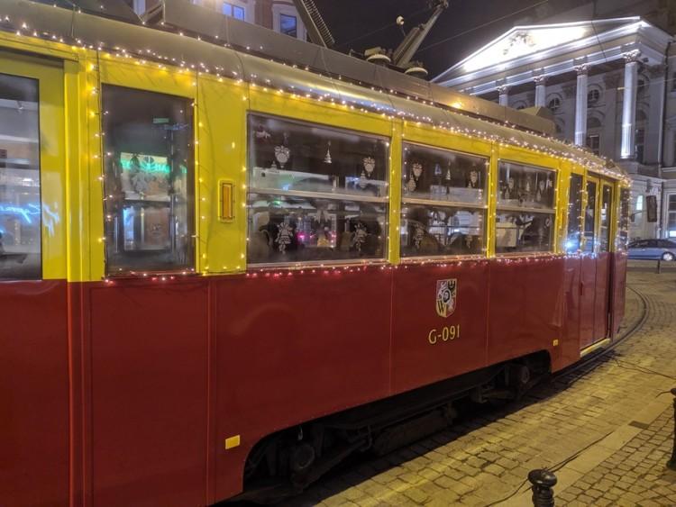 Bożonarodzeniowa zbiórka żywności dla potrzebujących. Produkty zostawisz w tramwaju