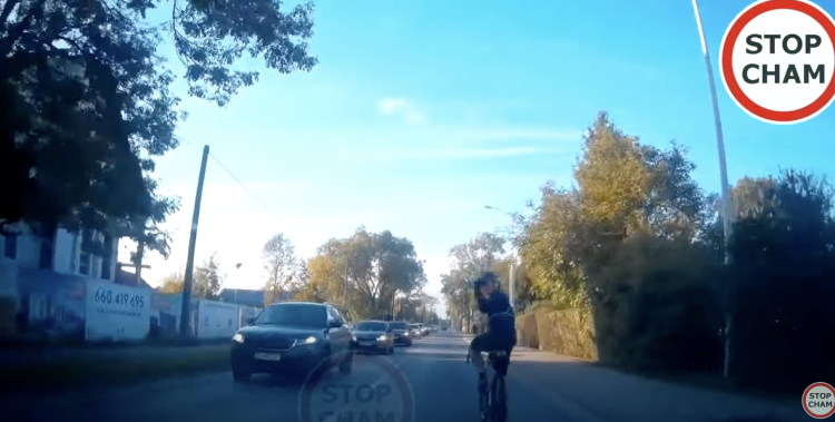 Wrocław: Agresywny rowerzysta uderzył kobietę w twarz. Bo zwróciła mu uwagę