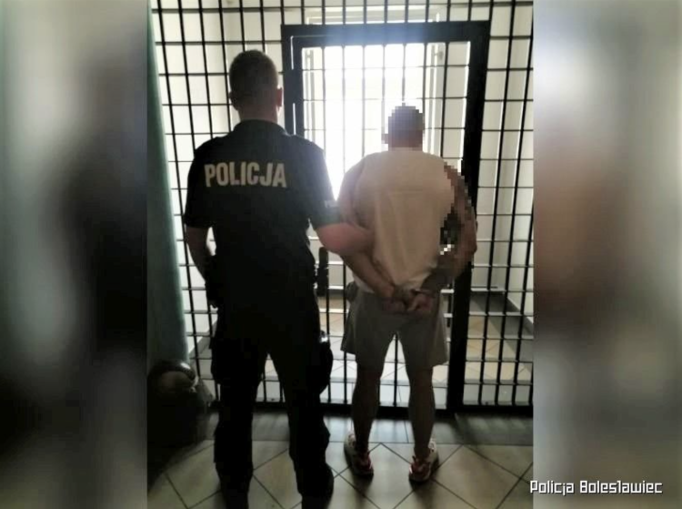 Wiózł 400 gramów metamfetaminy na siedzeniu pasażera. Zauważyli to policjanci