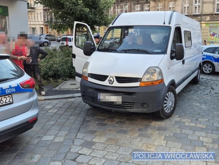 Kierowca po narkotykach, a pasażer z listem gończym. Panowie jechali na budowę