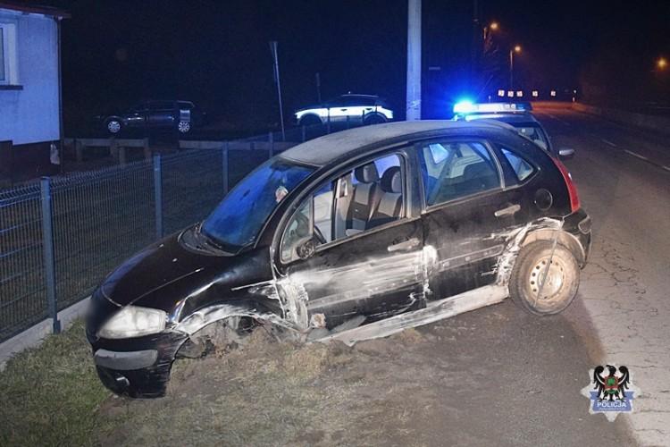 Wjechał w mur, zgubił koło i uciekał na piechotę. Kierowca był pijany