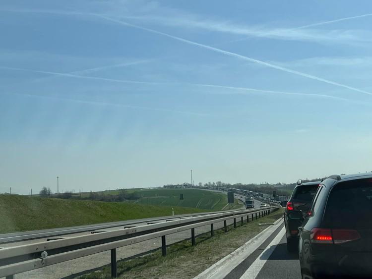 Korek na autostradzie A4. Na podwrocławskim odcinku lepiej omijać tę drogę