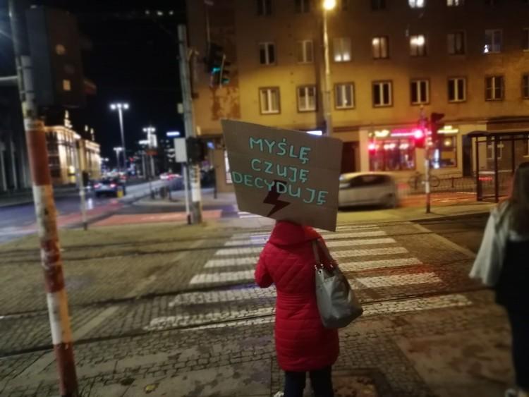 Strajk Kobiet na wrocławskich uczelniach. Poparcie nie wszędzie jest mile widziane