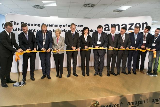 Potężne centra Amazona pod Wrocławiem już otwarte, a rekrutacja nadal trwa [FOTO]